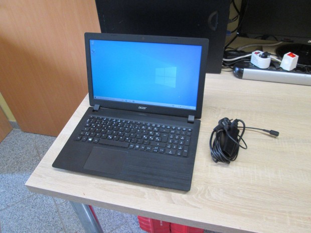 Acer Aspire 15,6"-os notebook i3 7020, 8 GB. DDR4, SSD, jszer llapo