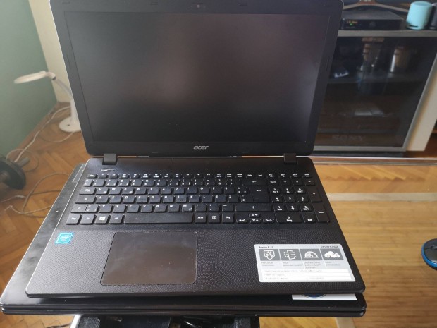 Acer Aspire E15 2016os hibtlanul mkd 3 akksival laptop Karcmentes