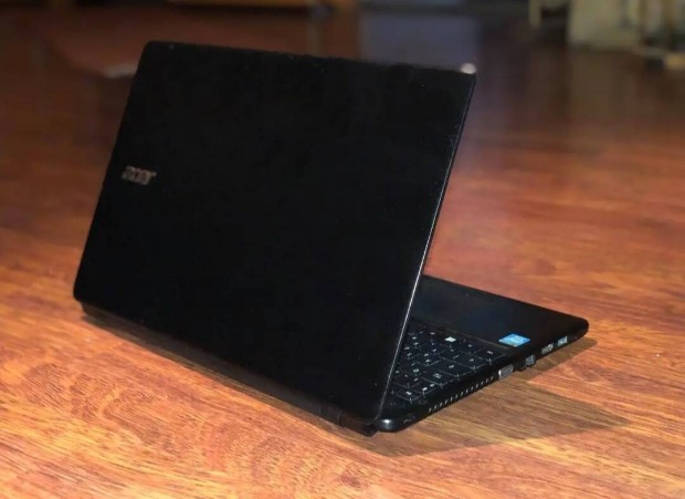 Acer Aspire E1-532 Laptop 