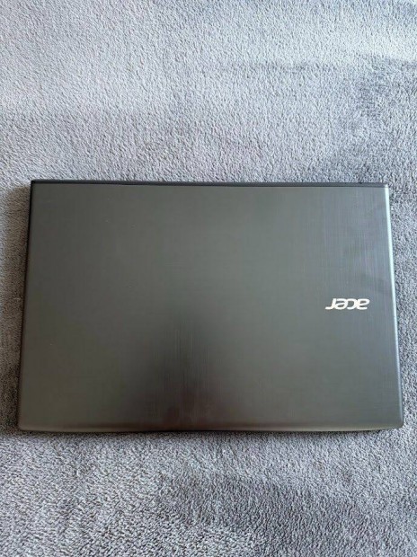 Acer Aspire E5-575 15.6", Intel Core i3, 8GB Ram, 256GB SSD, 1TB HDD