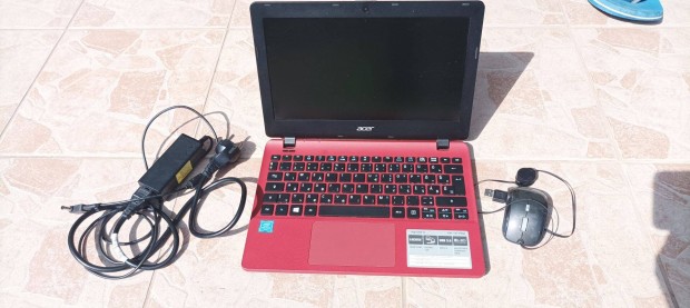 Acer Aspire Es11 laptop 2db. hibtlan llapotban tartozkokkal elad!