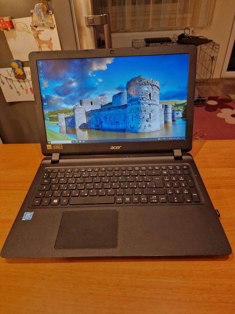 Acer Aspire Es1-533 - Intel N4200 - 8GB RAM - 240GB SSD - WIN11