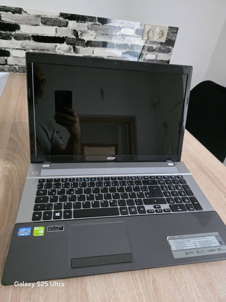Acer Aspire v3-771G i5, 8gb ram, 256 ssd+1Tb hdd 17,3" HD+ 4gb gpu