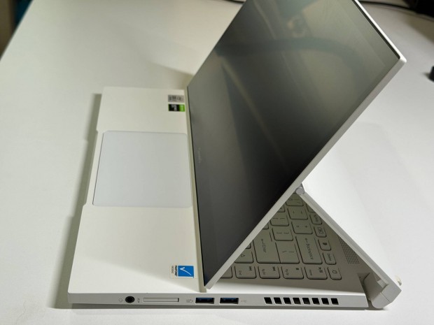 Acer Conceptd 3 Ezel 2-in-1 Laptop és Tablet