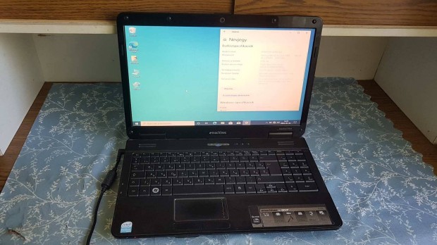 Acer Emachines E725/4GB RAM/250GB HDD laptop
