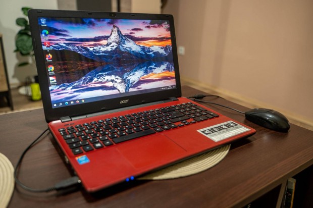 Acer Laptop Intel Core i3 + SSD ajándék egérrel!