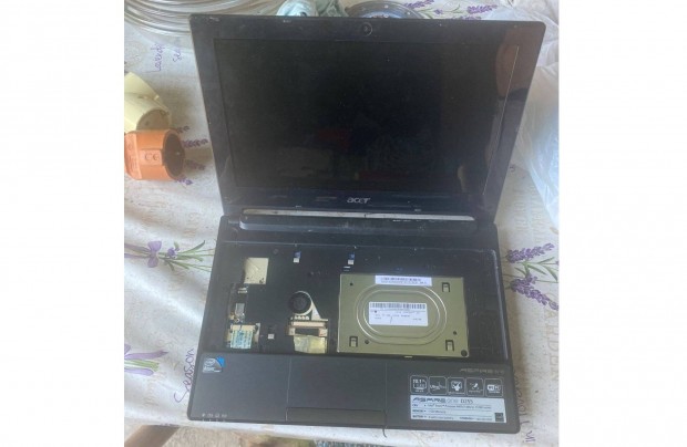 Acer Netbook alkatrsznek, memria s winchester nlkl, tltvel