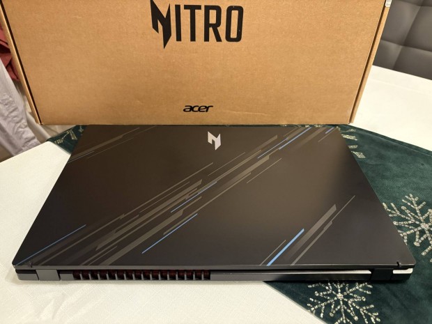 Acer Nitro V15 gamer laptop - i5-13420H + 6GB Rtx 3050