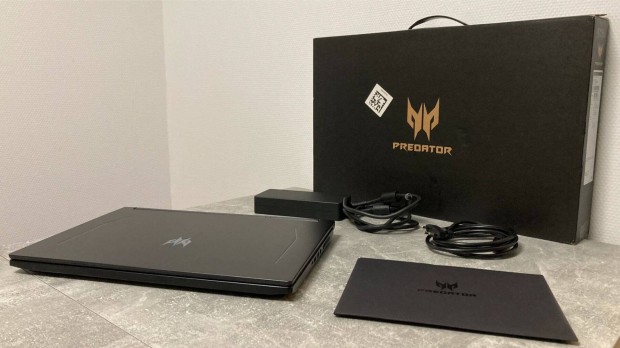 Acer Predator Helios 300 gamer notebook (2022) eladó
