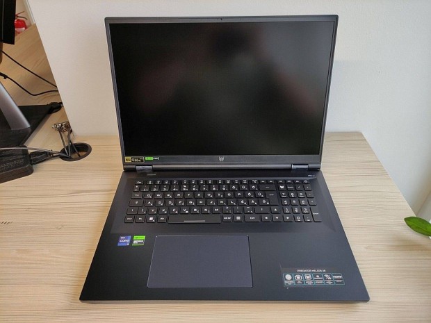 Acer Predator Helios PH18-71-96L9 Fekete