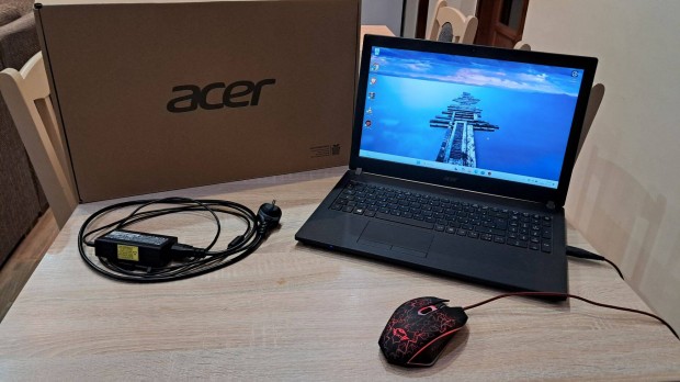 Acer Travelmate P2 laptop + Trust Gxt Egr