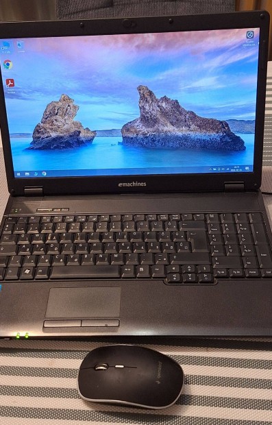 Acer emachines E728 laptop