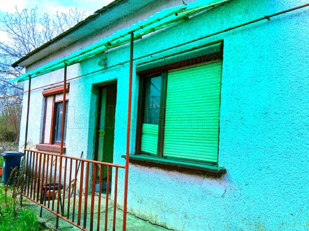 �cs  fel�j�tand� csal�di h�z elad�!