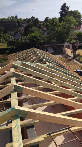 �cs tet� munk�ra keresek koll�g�t