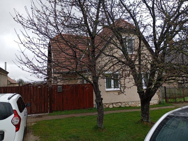 Ácsteszéren családi ház eladó
