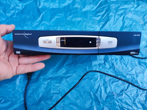 Ad100-as vev� k�sz�l�k elad�