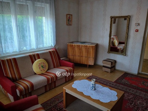 Ad�csi 87 nm-es h�z elad�