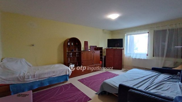 �d�ndi 135 nm-es h�z elad�