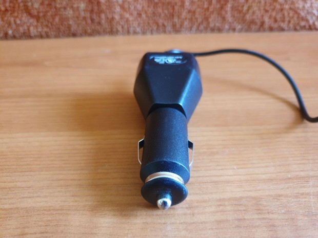 Adapter szivargyjt 10-30V-rl -> 5V 2A 1.5m kbellel