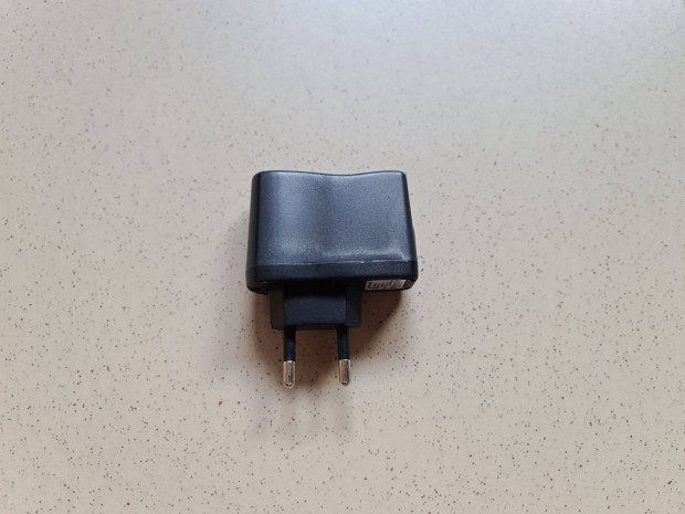 Adapter tlt usb csatlakozssal