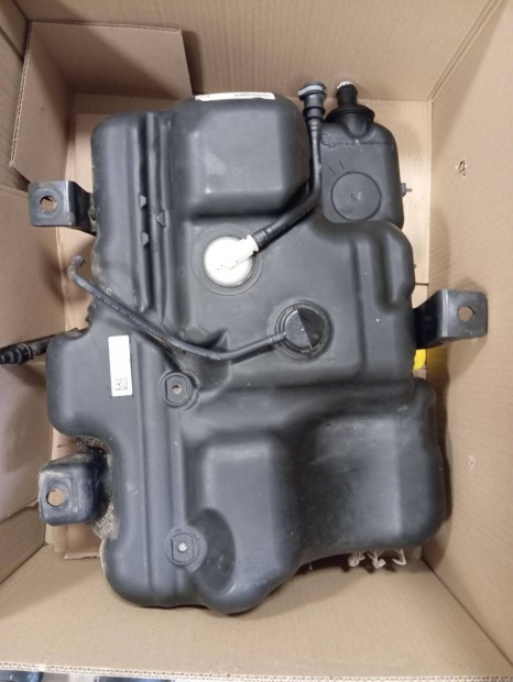 Adblue tart�ly 2022 2.3 Dci (bontott )