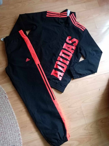 Adidas 152-es melegt egyttes