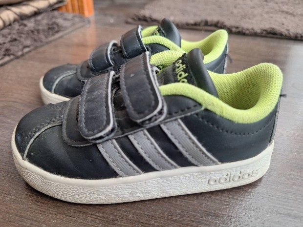 Adidas 22-es cip 