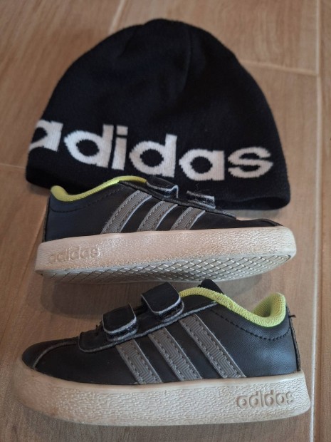 Adidas 22-es cip,sapka