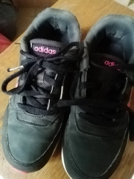 Adidas 33-as fiú teremcipő, edzőcipő, futballcipő, utcai cipő 