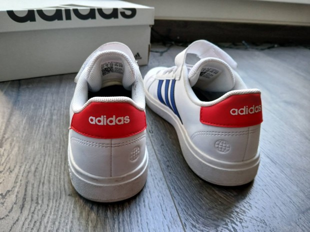 Adidas 34-es fehér Új