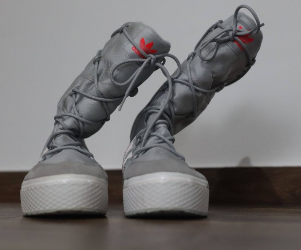 Adidas 42-es méretű hócipő bélelt magas szárú csizma új, szürke