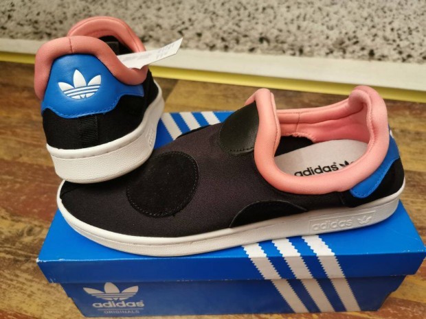Adidas Court Remixed 40.5-es női cipő. Teljesen új, dobozában. Könnyű,