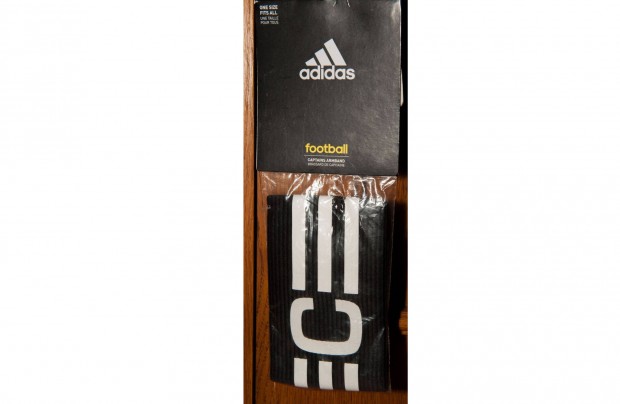Adidas Csapatkapitnyi szalag (kk vagy fekete)