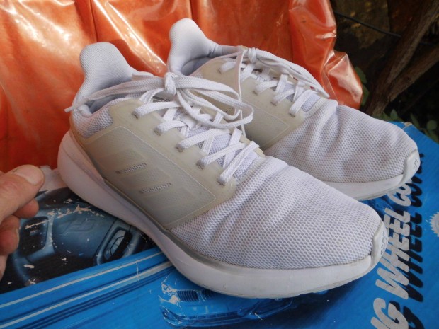 Adidas EQ 19 fehr 44-es sport-utcai cip elad,