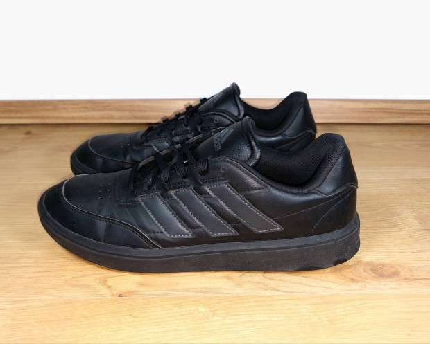 Adidas Frfi cip ( Courtblock,Fekete, 44-es mret)