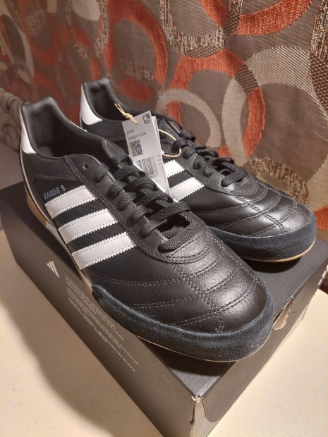 Adidas Kaiser 5 teremcip elad