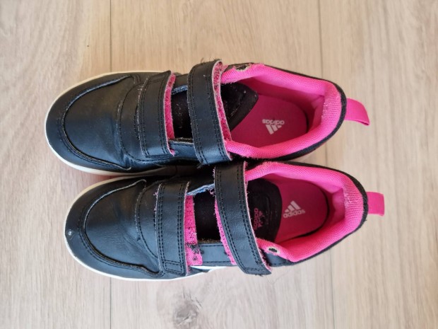 Adidas Lányka cipő 31-es