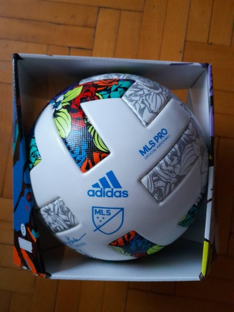 Adidas MLS Pro foci labda