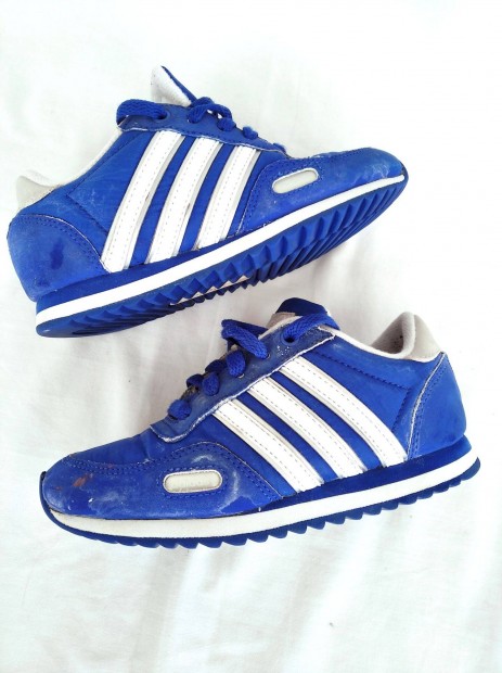 Adidas Neo 31 méretű fiú sport cipő játszósnak