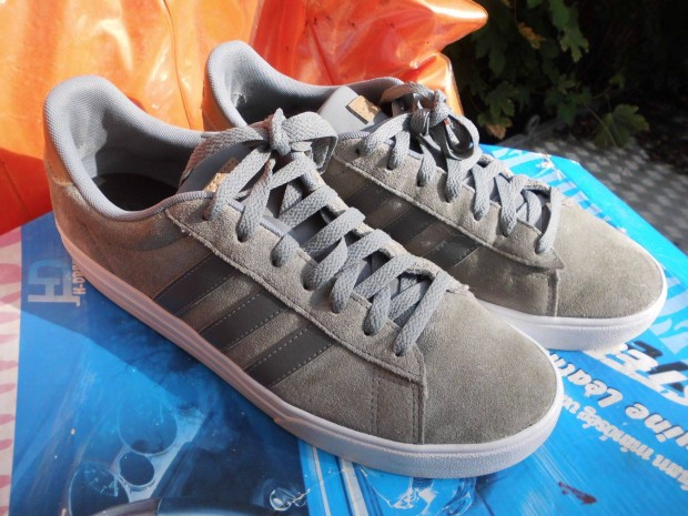 Adidas Neo szrke-fehr br 43-44-es utcai cip elad,