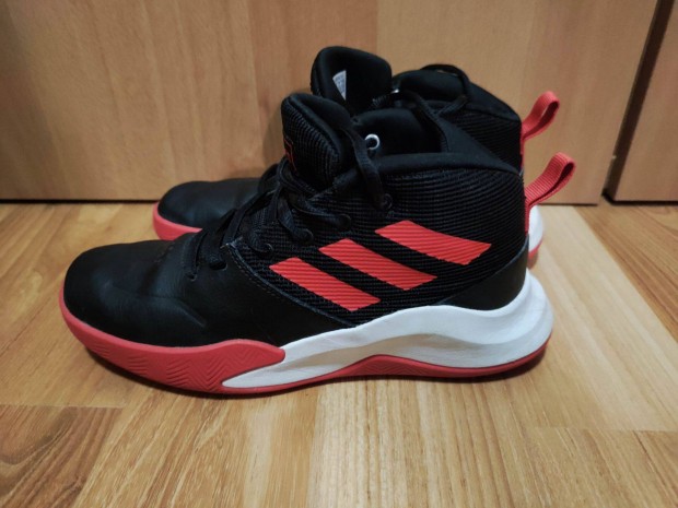 Adidas Ownthegame sportcip 36 2/3 mret