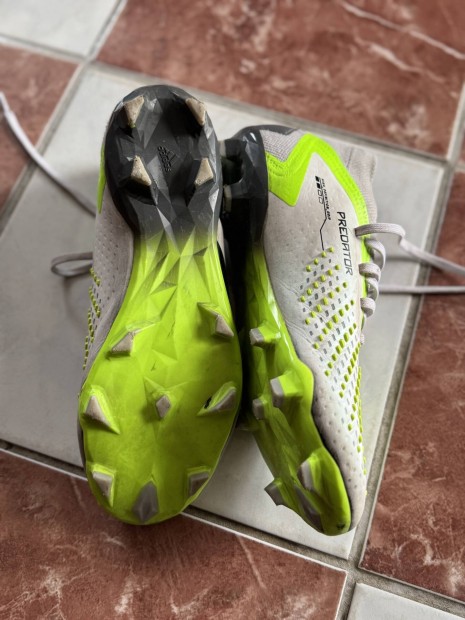 Adidas Predator focicipő