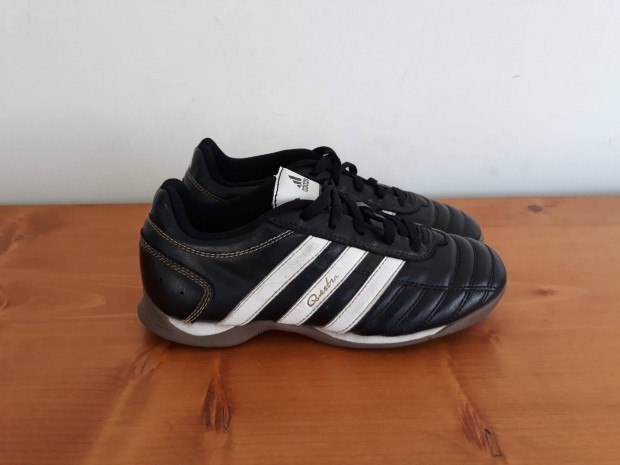 Adidas Questra cip 33-as gyerekcip 33 teremcip focicip