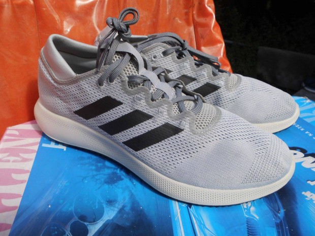 Adidas Run szrke 43 1/3-os sport-utcai cip elad,