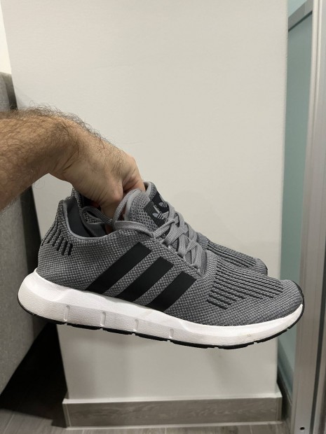 Adidas Swift Run sportcip 