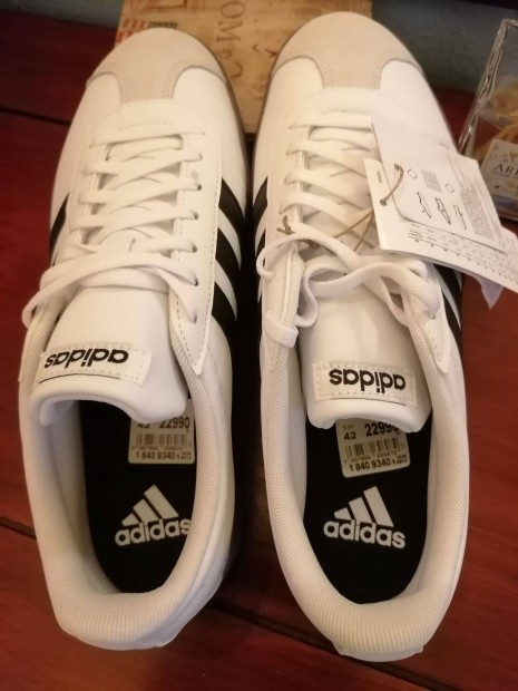 Adidas Új Férfi cipő Court base 42-es