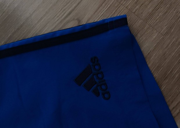 Adidas Uj férfi sportos rövidnadrág L