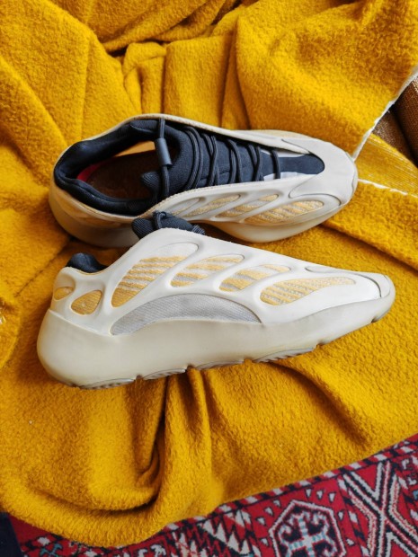 Adidas Yeezy 700 V3 Safflower eredeti cipő!!