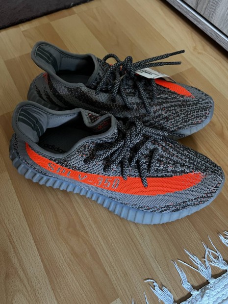 Adidas Yeezy Beluga V2 Vadonatj 42,5