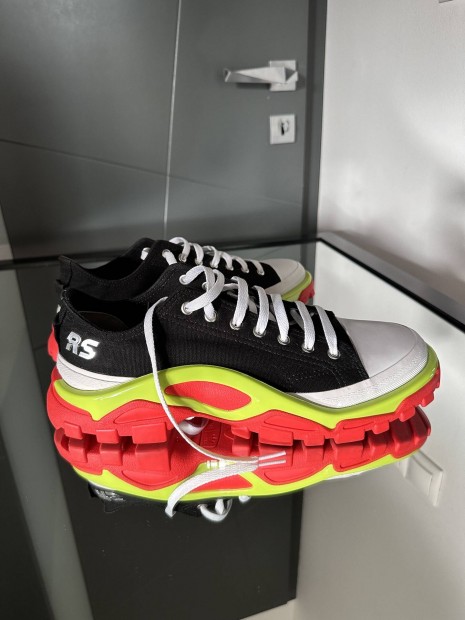 Adidas  Raf Simons Detroit runner design sneaker